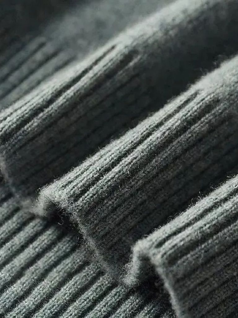 100% Merino Wool Turtleneck Sweater - Nordwr