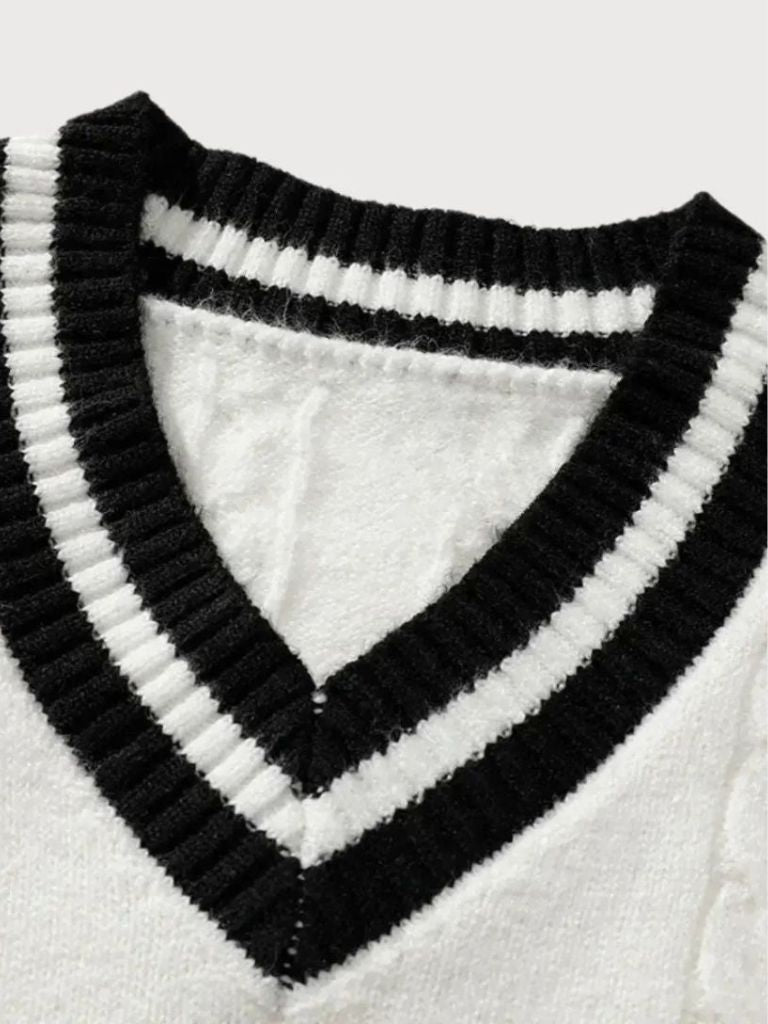 Minimalist V-Neck Sweater - Nordwr