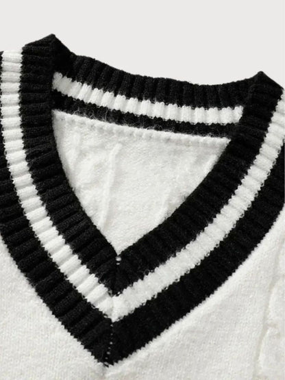 Minimalist V-Neck Sweater - Nordwr